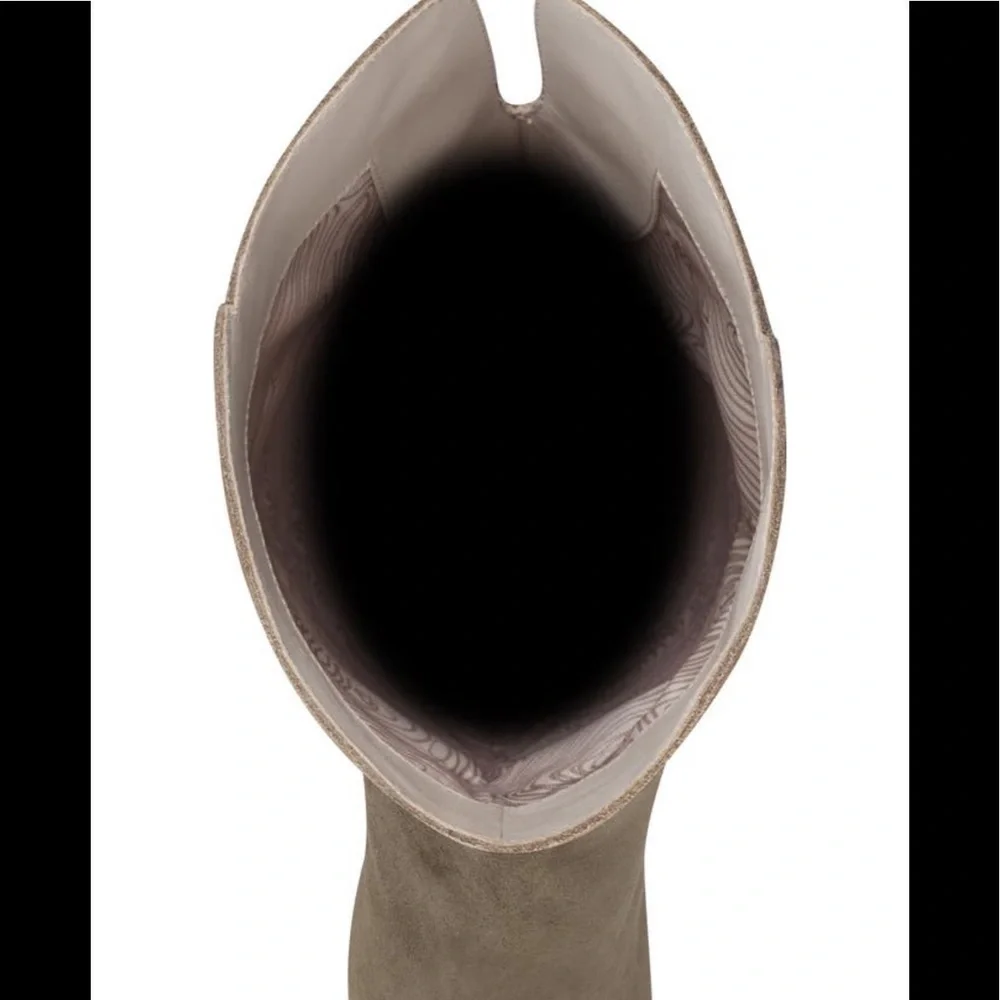 𝅺LOUISE et Ce Over the knee suede boots. Size 5M.